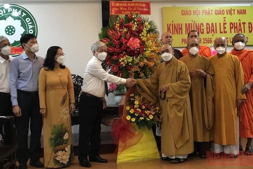 Đồng chí Đỗ Văn Chiến chúc mừng Đại lễ Phật đản tại Thành phố Hồ Chí Minh