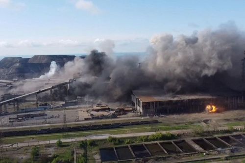 Xung đột Nga-Ukraine: Tình hình nhà máy Azovstal bị bao vây, Kiev và Moscow nói gì? Mỹ thừa nhận điện đàm quốc phòng với Nga 'không có kết quả'