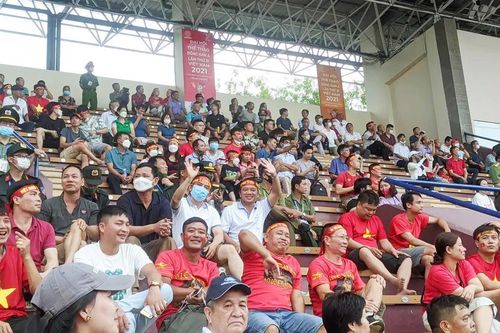 Báo Indonesia bất ngờ vì đội nhà được CĐV Việt Nam cổ vũ
