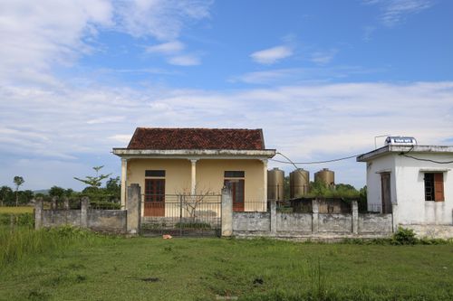 Hàng ngàn người dân khát nước sạch bên nhà máy 6 tỷ bỏ hoang