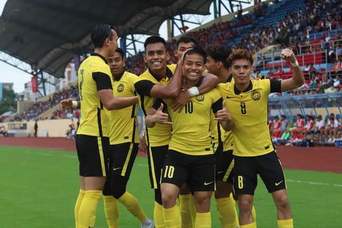 Bị cầm chân, Malaysia vẫn chắc ngôi đầu
