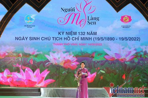 Ấm áp đêm diễn nghệ thuật 'Người Mẹ Làng Sen'