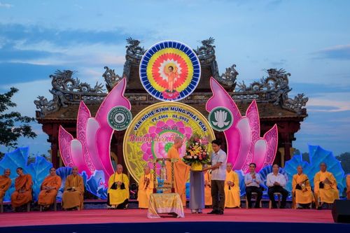 Thừa Thiên Huế: Trang nghiêm Lễ diễu hành xe hoa đón Phật lịch 2566