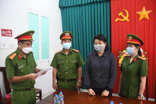 Khởi tố 7 bị can tham ô tài sản hàng trăm triệu đồng