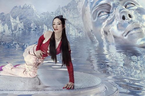 Đông Nhi xin lỗi người hâm mộ, cuộc đối đầu có bớt căng thẳng?