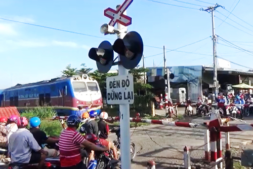 Phối hợp bảo vệ hành lang an toàn đường sắt