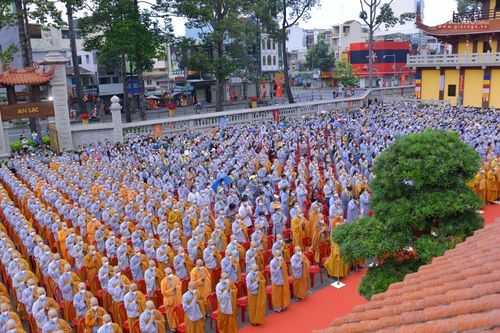 Hàng nghìn tăng ni, Phật tử dự Đại lễ Phật đản Phật lịch 2566