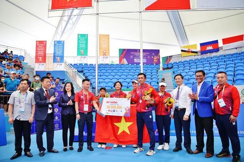 Phó Thủ tướng Thái Lan Prawit Wongsuwan thăm, động viên các VĐV tại sân Quần vợt Hanaka Paris Ocean Park