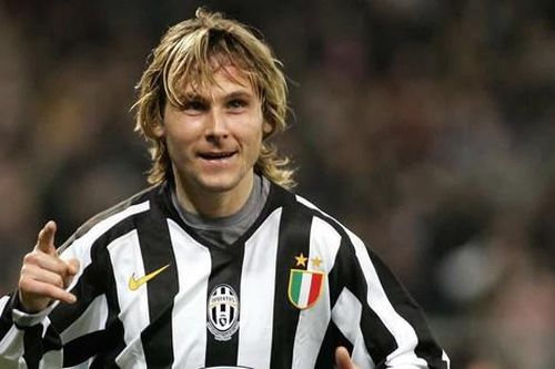 Nedved, Ruud Gullit, Beckham 'tái sinh' tại SEA Games 31