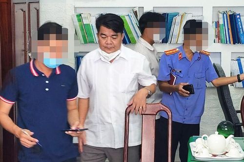 Đằng sau lời tuyên bố 'hùng hồn' trả lại túi quà cho Công ty Việt Á của Giám đốc CDC