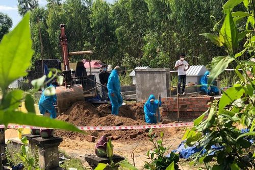 Khai quật mộ người đàn ông để điều tra vụ án con giết cha