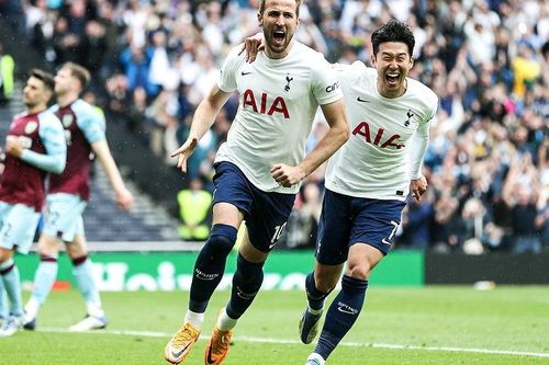 Thắng đầy tranh cãi, Tottenham vượt Arsenal leo lên thứ 4
