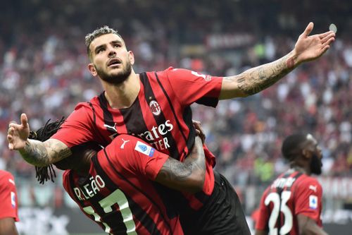 Milan tiến sát ngôi vô địch Serie A sau 11 năm