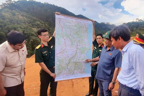Phó Chủ tịch Quốc hội Trần Quang Phương khảo sát tuyến đường Trường Sơn Đông