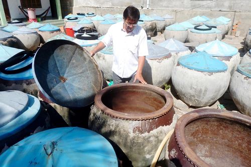 Làng nghề nước mắm truyền thống nguy cơ 'treo lều'