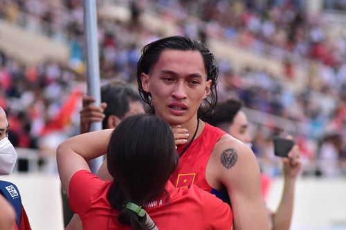 'Mẹ, con xin lỗi!', nước mắt của chàng trai vàng điền kinh Trần Nhật Hoàng