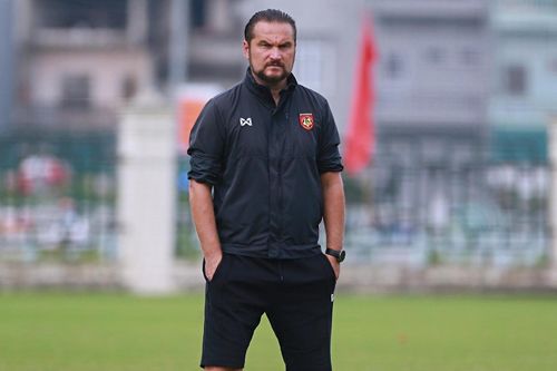 HLV của U23 Myanmar nổi nóng khi bị 'hỏi xoáy'