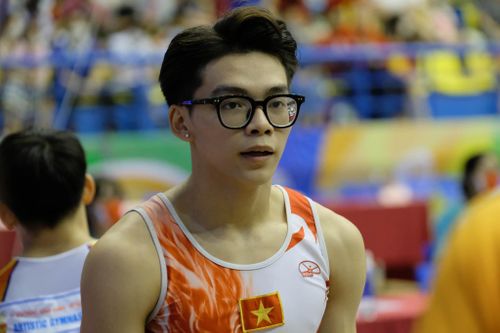 Chàng cận đánh bại nhà vô địch thế giới TDDC