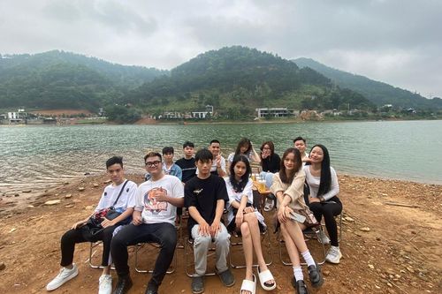 Người dân Thủ đô đổ xô dã ngoại Hồ Đồng Đò