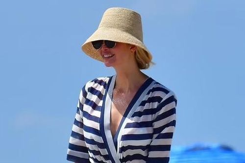 Ivanka Trump sang chảnh hút hồn ở biển