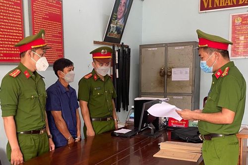 Mẹ vắng nhà, con gái bị hàng xóm giở trò bẩn