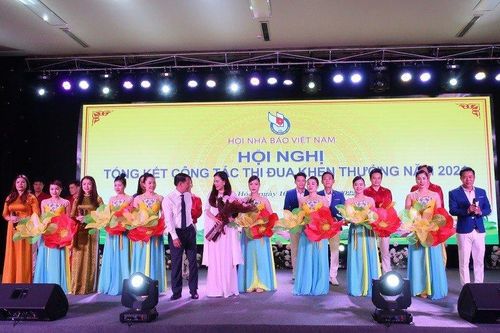 Hội Nhà báo Việt Nam tổ chức tổng kết thi đua khen thưởng năm 2021