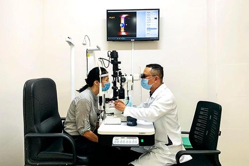 Bệnh đục thủy tinh thể: Ngày càng tăng ở người trẻ