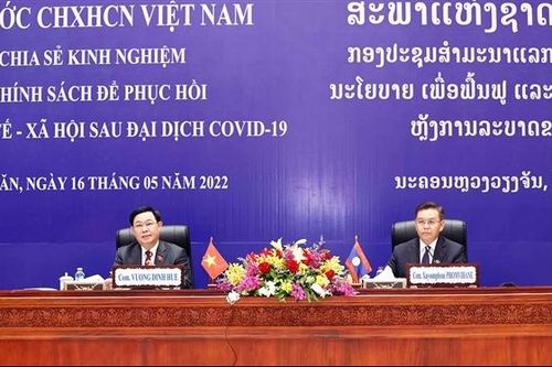 Chủ tịch Quốc hội Vương Đình Huệ và Chủ tịch Quốc hội Saysomphone Phomvihane đồng chủ trì Hội thảo về phục hồi, phát triển kinh tế sau đại dịch