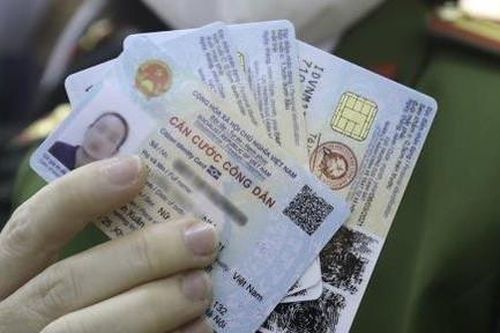 Tụ tập hàng chục người dân để lấy thông tin từ CCCD rồi bán qua mạng