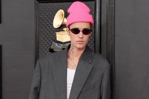 Justin Bieber và dàn nghệ sĩ đổi mới suit