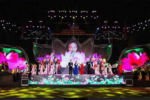 Khai mạc Lễ hội Làng Sen 2022