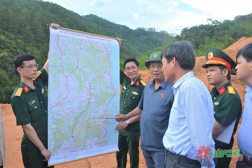 Khẩn trương tháo gỡ khó khăn, đẩy nhanh tiến độ thi công, sớm hoàn thành dự án Đường Trường Sơn Đông