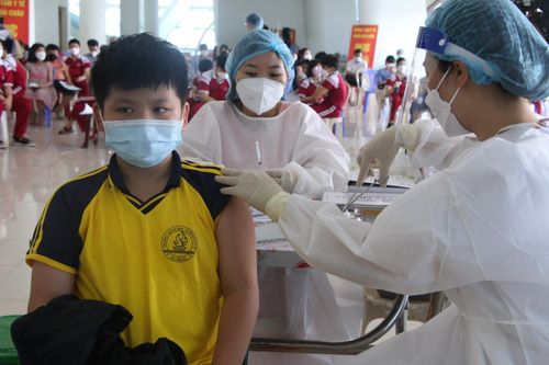 Đà Nẵng: Tiêm vắc xin phòng Covid-19 cho học sinh từ 12 tuổi trở lên