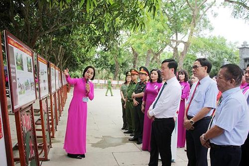 Nghệ An: Trưng bày chuyên đề ảnh 'Hồ Chí Minh đẹp nhất tên người'