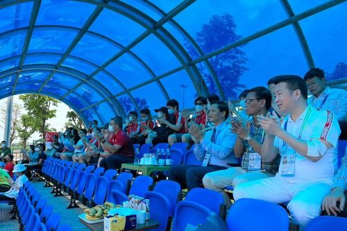 Bộ trưởng Bộ Văn hóa Singapore thăm, cổ vũ các VĐV thi đấu Quần vợt SEA Games 31