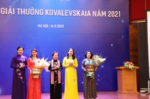 Từ con số 0 đến chủ nhân giải thưởng Kovalevskaia
