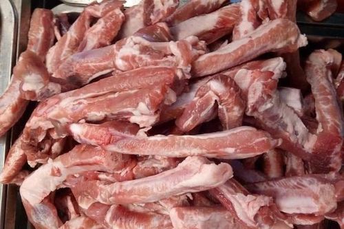Sườn que siêu rẻ, giá 35.000 đồng/kg tràn ngập thị trường
