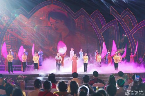 Nhiều nghệ sỹ, hoa hậu nổi tiếng tham gia chương trình Lễ hội Làng Sen 2022 tại Nghệ An
