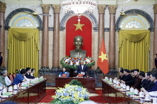 Chủ tịch nước Nguyễn Xuân Phúc gặp mặt Đoàn đại biểu đồng bào dân tộc thiểu số tỉnh Tuyên Quang