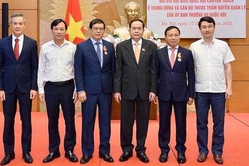 Phó Chủ tịch Thường trực Quốc hội Trần Thanh Mẫn chủ trì Lễ trao quyết định khen thưởng cho đại biểu Quốc hội hoạt động chuyên trách, Quốc hội Khóa XIV