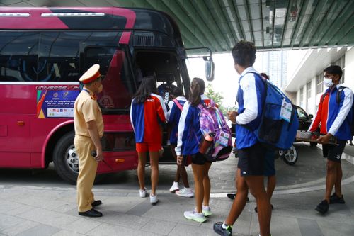 Những 'sự cố' hài hước trong công tác đưa đón các đoàn vận động viên tham dự SEA Games 31