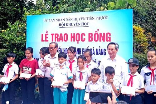 Quảng Nam: 30 suất học bổng đến với học sinh huyện Tiên Phước