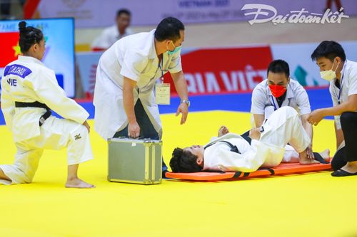Hình ảnh chấn thương đáng tiếc ở những giây cuối cùng của VĐV Judo Trần Lê Phương Nga