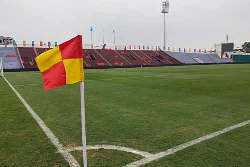 Sân Việt Trì hoàn chỉnh khi U23 Malaysia làm quen sân
