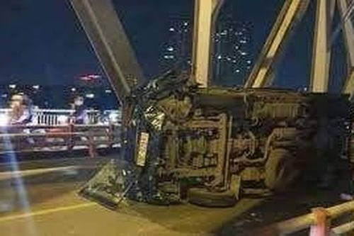 Đi vào đường cấm trên cầu Chương Dương, một người tử vong