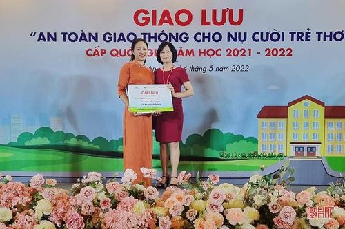 Cô giáo Hà Tĩnh đạt giải nhì cuộc thi 'An toàn giao thông cho nụ cười trẻ thơ'