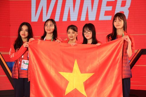 Mẹ nữ game thủ eSports: 'Không hiểu nhưng ủng hộ con gái chơi game'