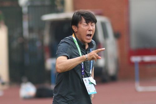 HLV Shin Tae-yong từ chối so sánh Việt Nam và Thái Lan