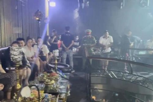 Hà Nội: Phát hiện hàng chục đối tượng 'bay lắc' tại quán bar trong đêm