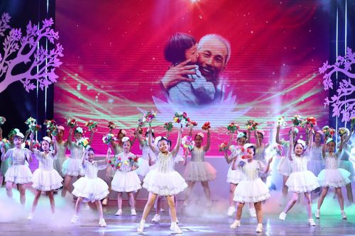 Chương trình nghệ thuật 'Bác Hồ một tình yêu bao la' - tiếng hát được cất lên từ sâu thẳm con tim